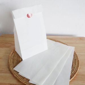 ถุงกระดาษคราฟท์ สีขาว size S ขนาด 12.5x7.8x23.5 cm(ยxกxส)
