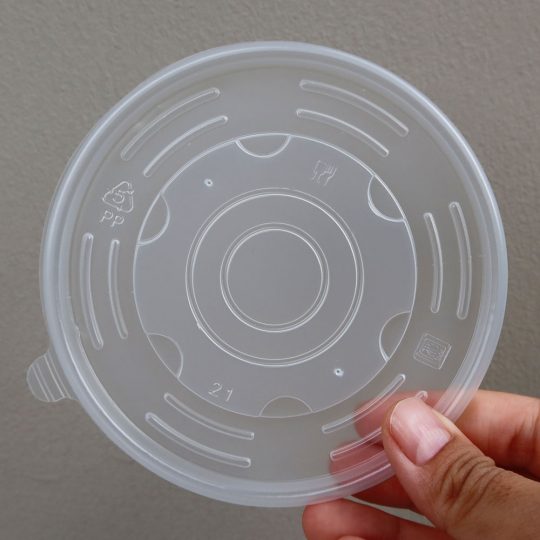 ฝาพลาสติกเรียบ ใช้กับถ้วย 12 และ 16 ออนซ์ (เจาะ 2 รู ขนาด 2 mm)