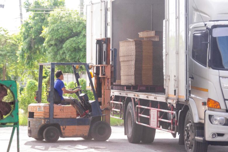 ขนสินค้ากล่องลูกฟูก